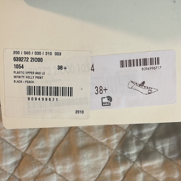 Gucci Liberty of London 38 1/2 infinity black holly print flats NIB size 8 - Picture 14 of 16